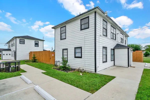 a front view of house with yard