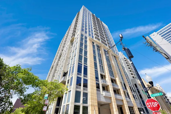 $489,900 | 700 North Larrabee Street, Unit 1811, Chicago, IL 60654