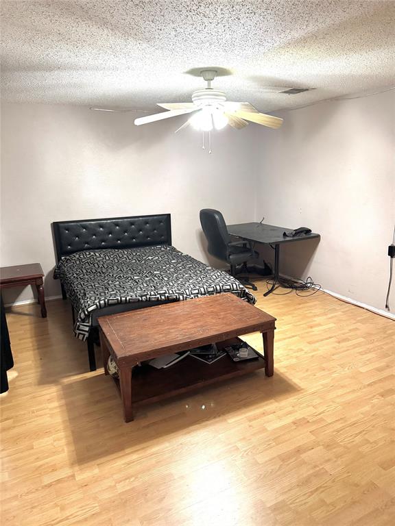 611 Pondview Drive Cedar Hill, TX 75104 - Photo 13 of 22 Bedroom 3