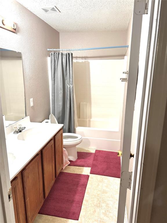 611 Pondview Drive Cedar Hill, TX 75104 - Photo 17 of 22 Bathroom 1