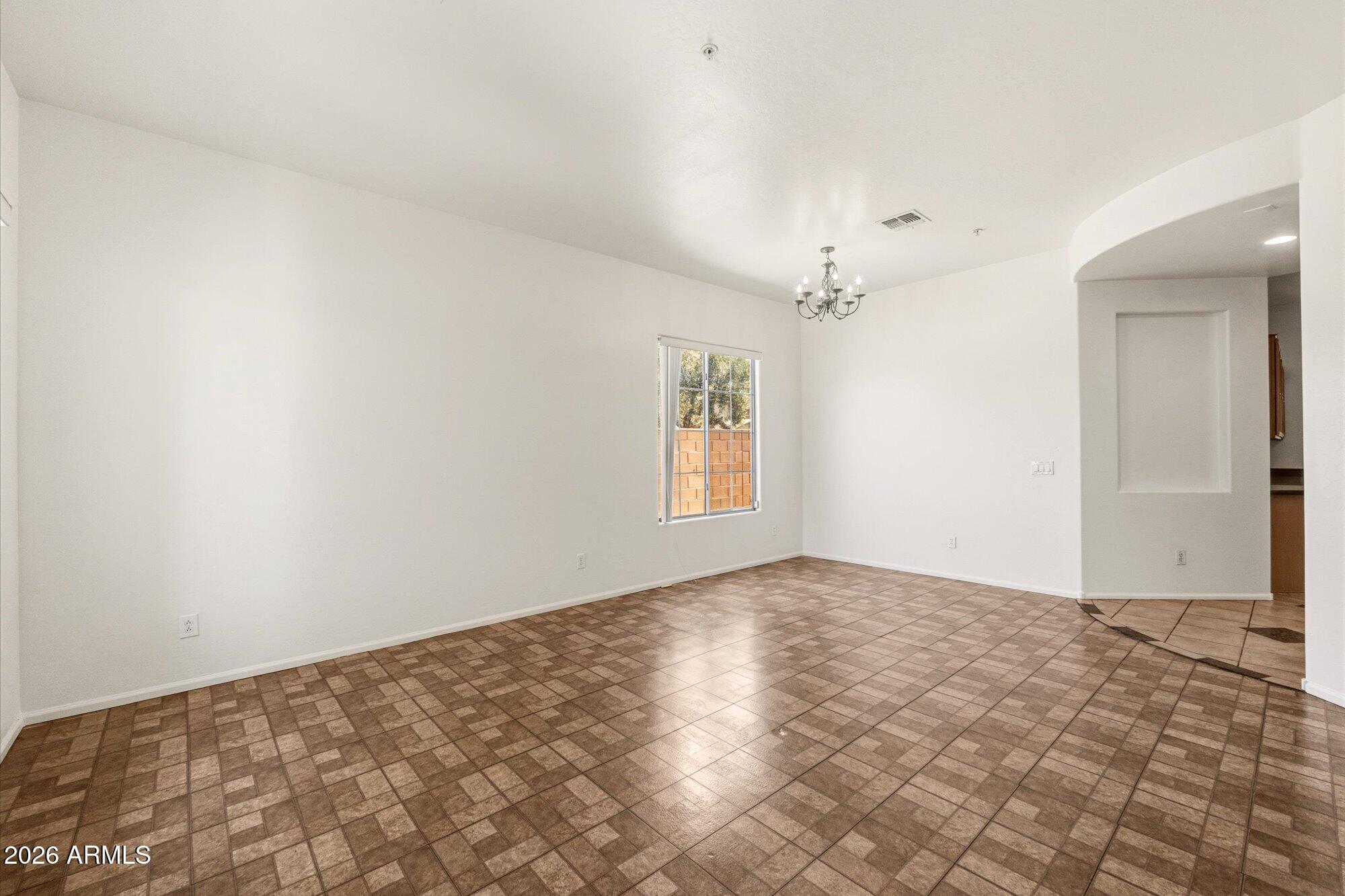 6229 South Moccasin Trail Gilbert, AZ 85298 - Photo 7 of 25 Light and Bright