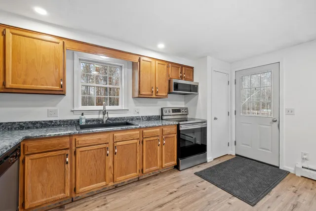 $450,000 | 10 Balsam Lane, Kennebunk, ME 04043