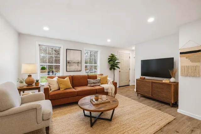 $450,000 | 10 Balsam Lane, Kennebunk, ME 04043