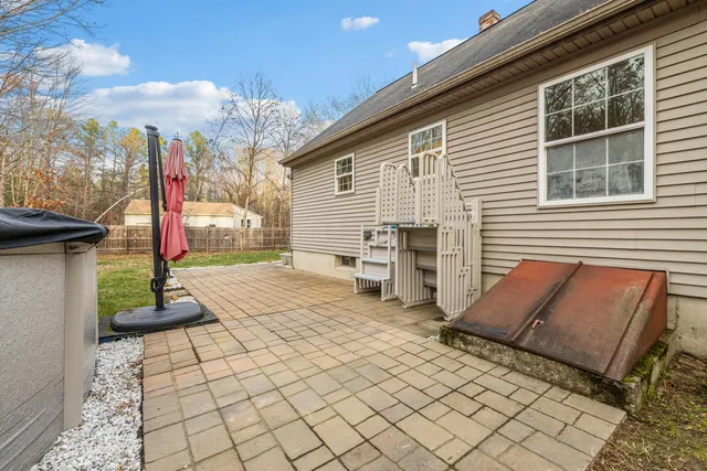 $450,000 | 10 Balsam Lane, Kennebunk, ME 04043