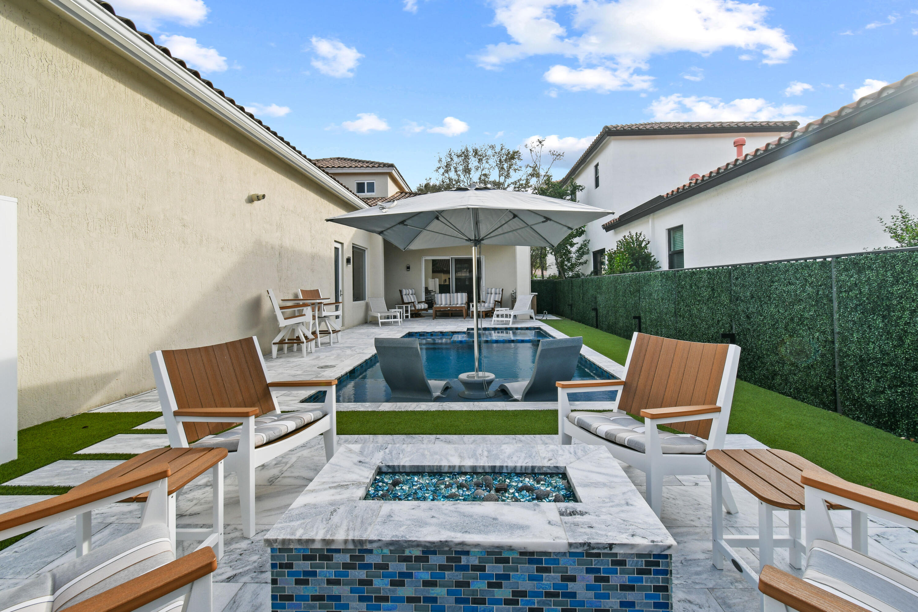 123 Barcelona Drive Jupiter, FL 33458 - Photo 40 of 59 a view of an chairs and tables in the patio