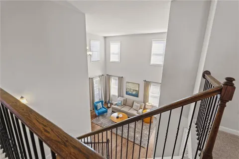 a view of livingroom with furniture
