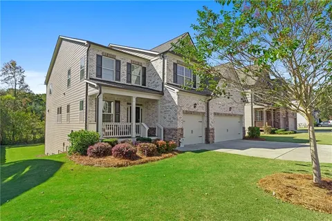 a view of a back yard of the house