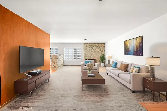 $824,900 | 2040 West Glenwood Place, Santa Ana, CA 92704