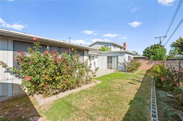 $824,900 | 2040 West Glenwood Place, Santa Ana, CA 92704