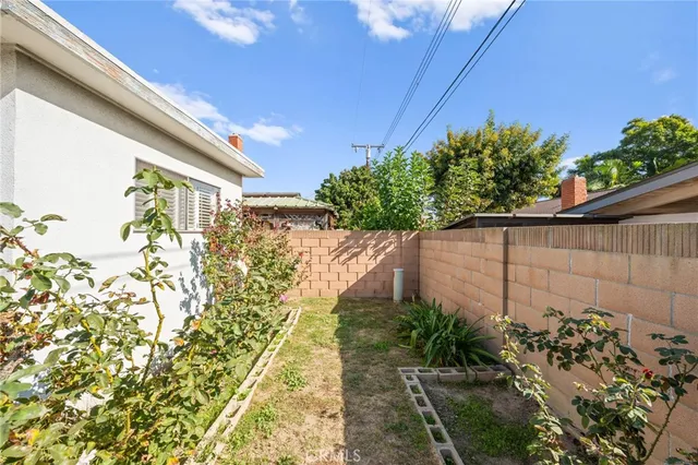 $824,900 | 2040 West Glenwood Place, Santa Ana, CA 92704