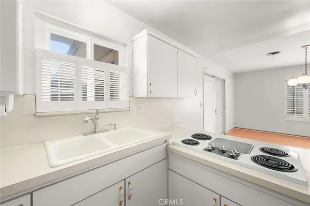 $824,900 | 2040 West Glenwood Place, Santa Ana, CA 92704