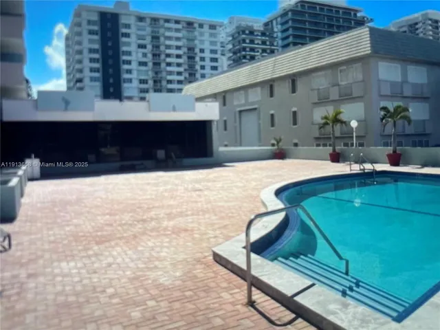 $2,495 | 5838 Collins Avenue, Unit PHF, Miami Beach, FL 33140