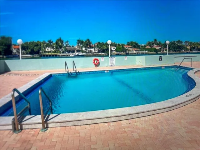 $2,495 | 5838 Collins Avenue, Unit PHF, Miami Beach, FL 33140