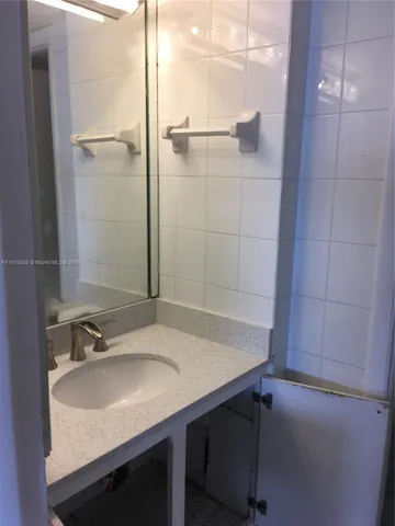 $2,495 | 5838 Collins Avenue, Unit PHF, Miami Beach, FL 33140