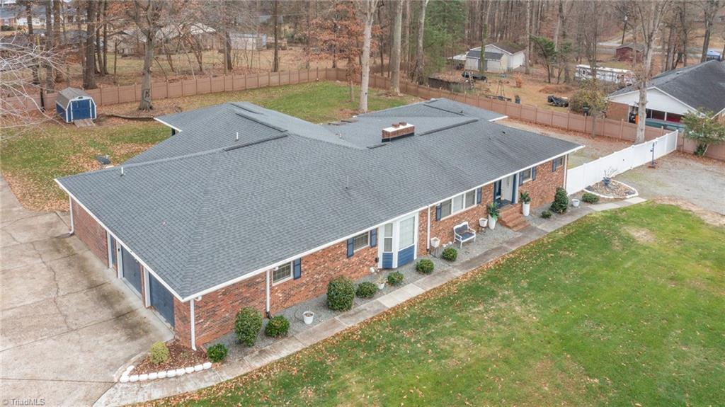 Welcome to 1806 Sharpe Road!