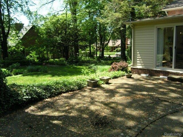 245 Cloverly Road Grosse Pointe, MI 48236 - Photo 18 of 19 Patio.jpg