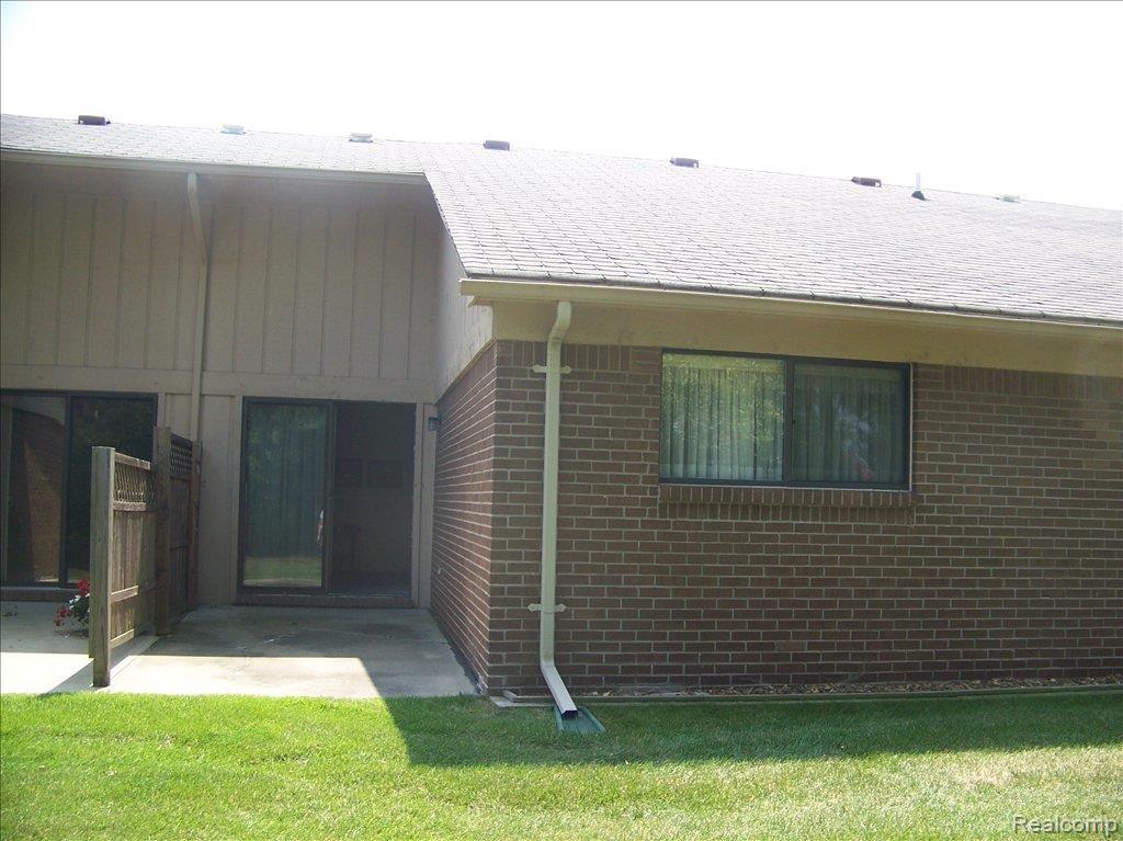 1940 North River Road, Unit 6 St. Clair, MI 48079 - Photo 3 of 10 2