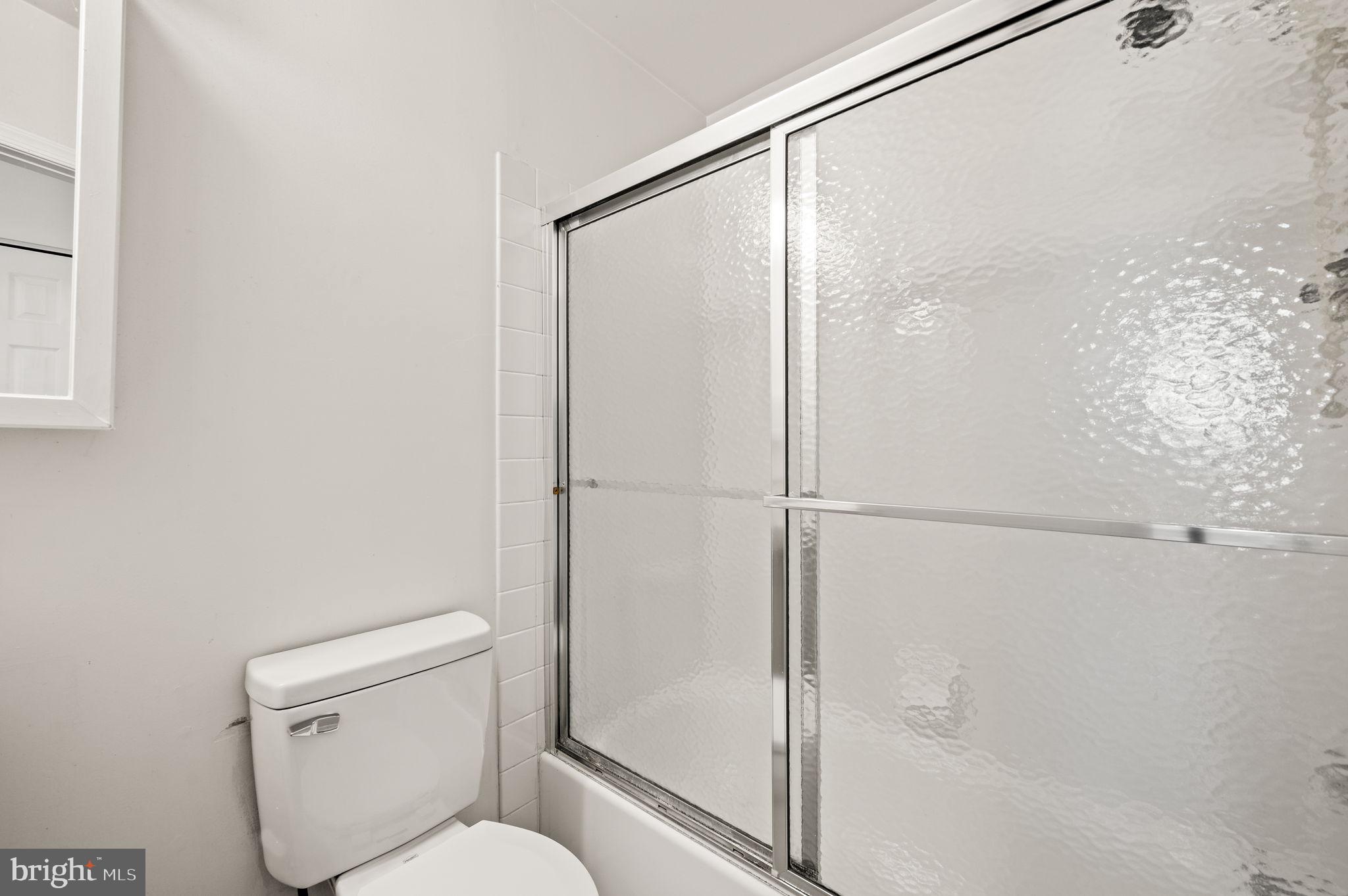1018 West Ritner Street Philadelphia, PA 19148 - Photo 15 of 19 Full Bathroom