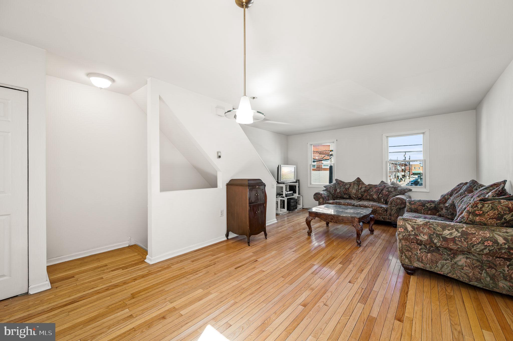 1018 West Ritner Street Philadelphia, PA 19148 - Photo 7 of 19 Living/Dining Area