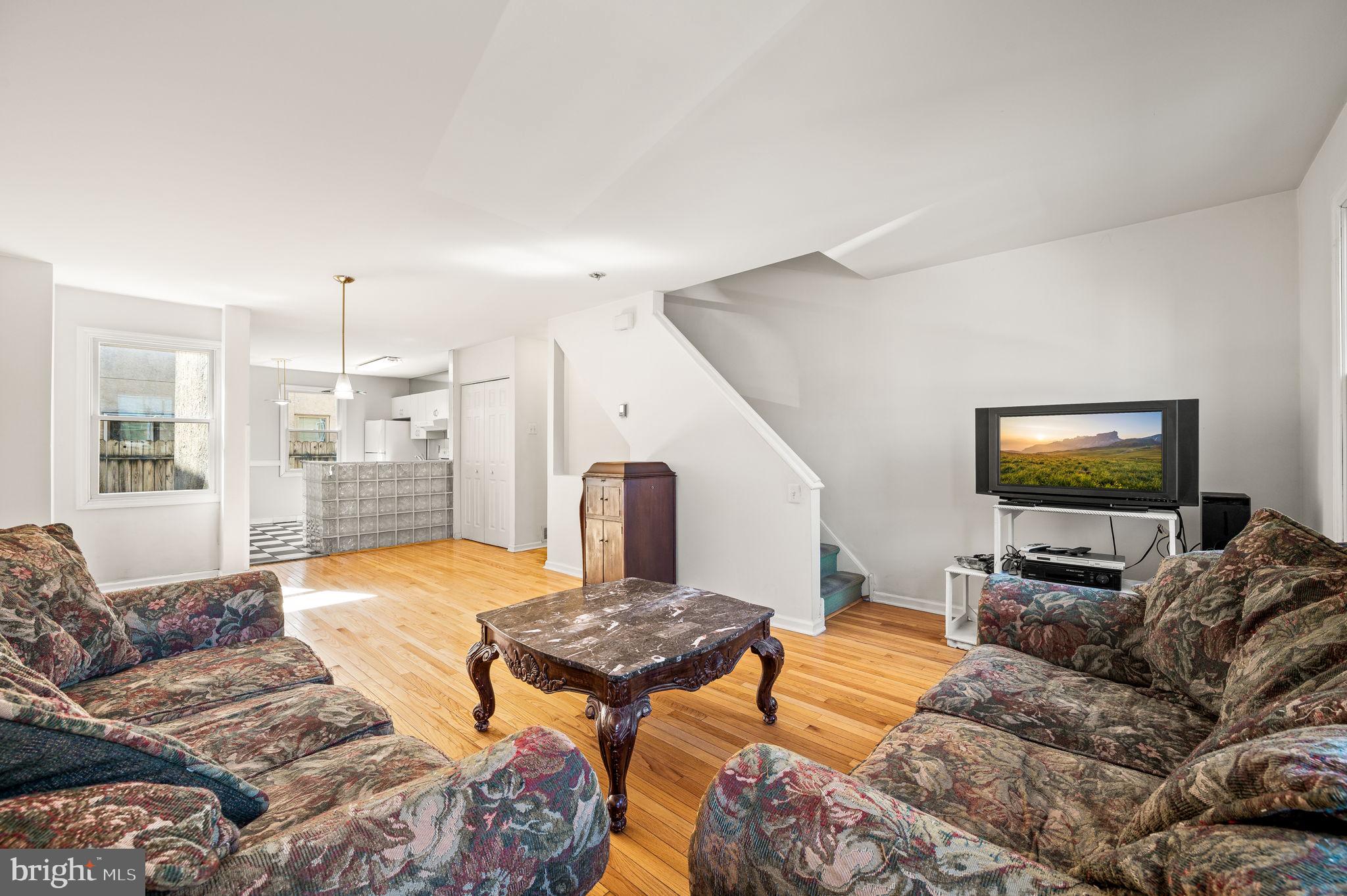 1018 West Ritner Street Philadelphia, PA 19148 - Photo 8 of 19 Living Room