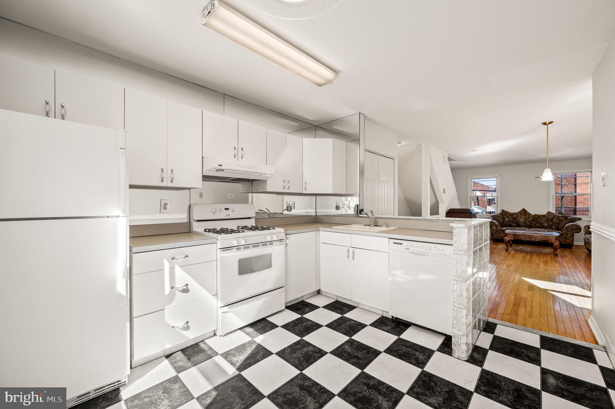 1018 West Ritner Street Philadelphia, PA 19148 - Photo 9 of 19 Eat-In Kitchen