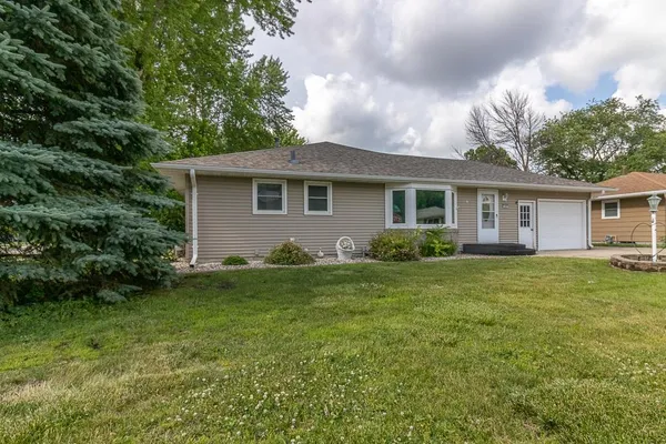 $379,995 | 100 Meadow Lane, Mankato, MN 56001