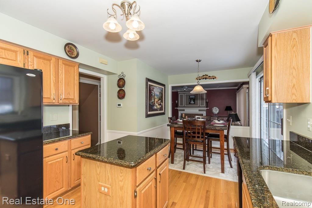 2392 Pleasant View Drive Rochester Hills, MI 48306 - Photo 14 of 39