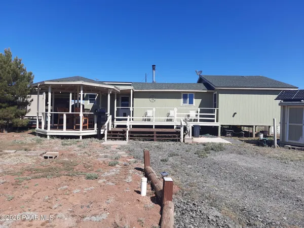 a view of a house with backyard