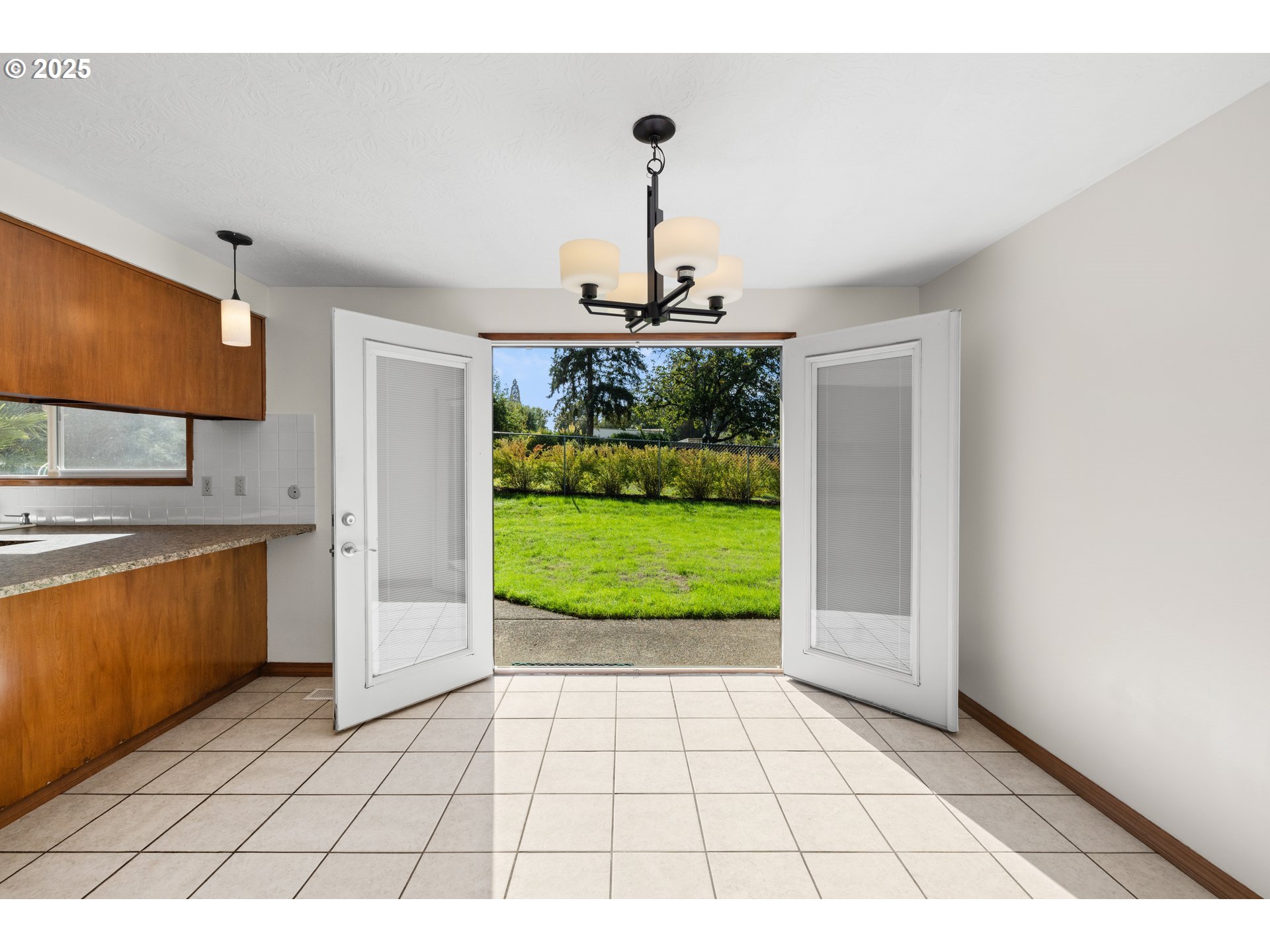 3396 Southeast Loeffelman Road Milwaukie, OR 97222 - Photo 15 of 41 a view of a kitchen with a sink and a living room