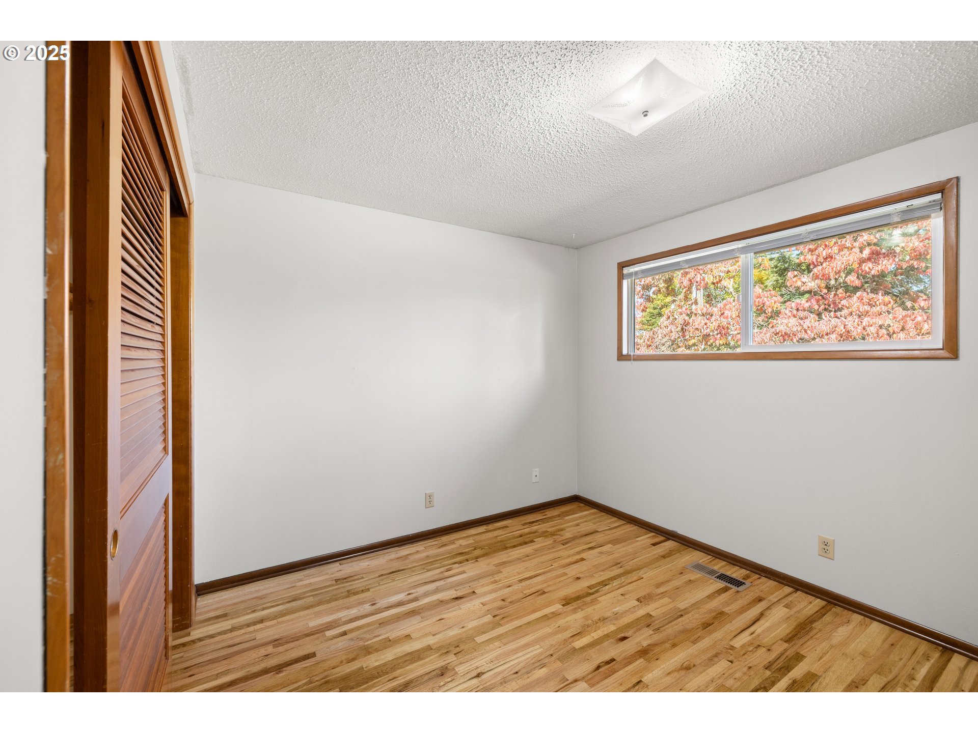 3396 Southeast Loeffelman Road Milwaukie, OR 97222 - Photo 21 of 41 a view of empty room with wooden floor
