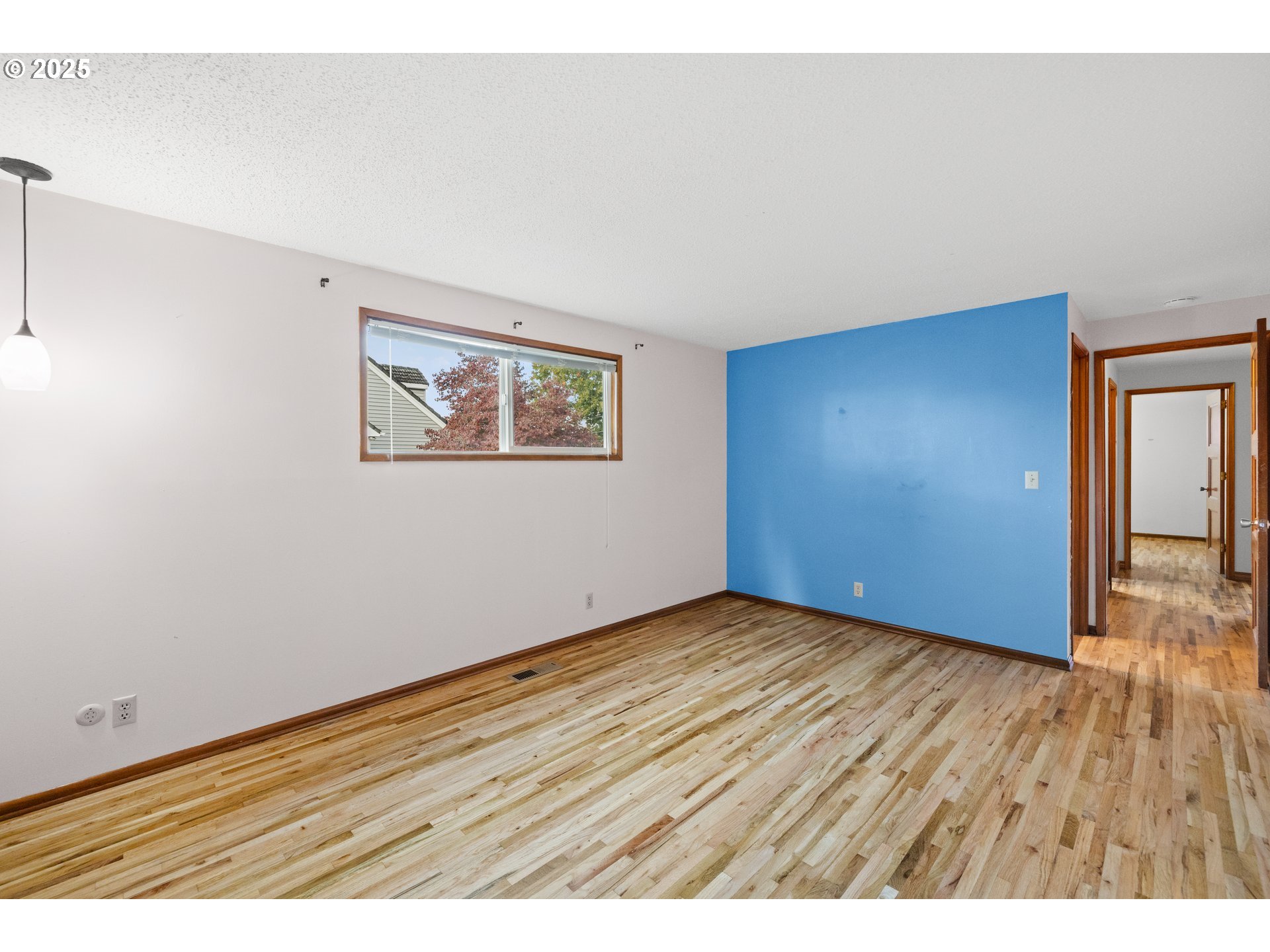 3396 Southeast Loeffelman Road Milwaukie, OR 97222 - Photo 24 of 41 an empty room with wooden floor and windows