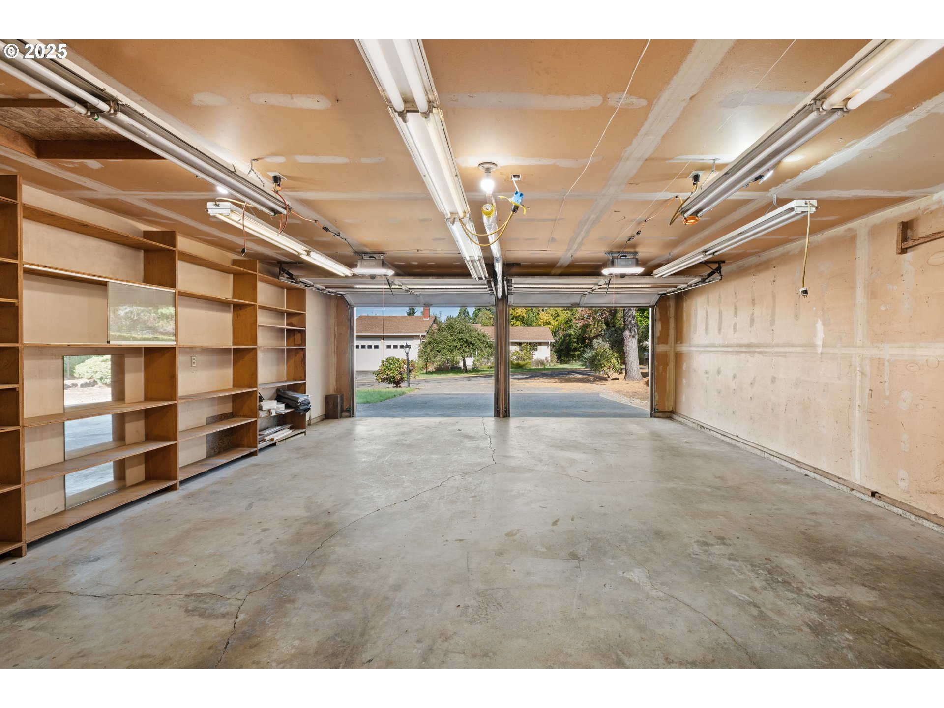 3396 Southeast Loeffelman Road Milwaukie, OR 97222 - Photo 26 of 41 a view of a garage