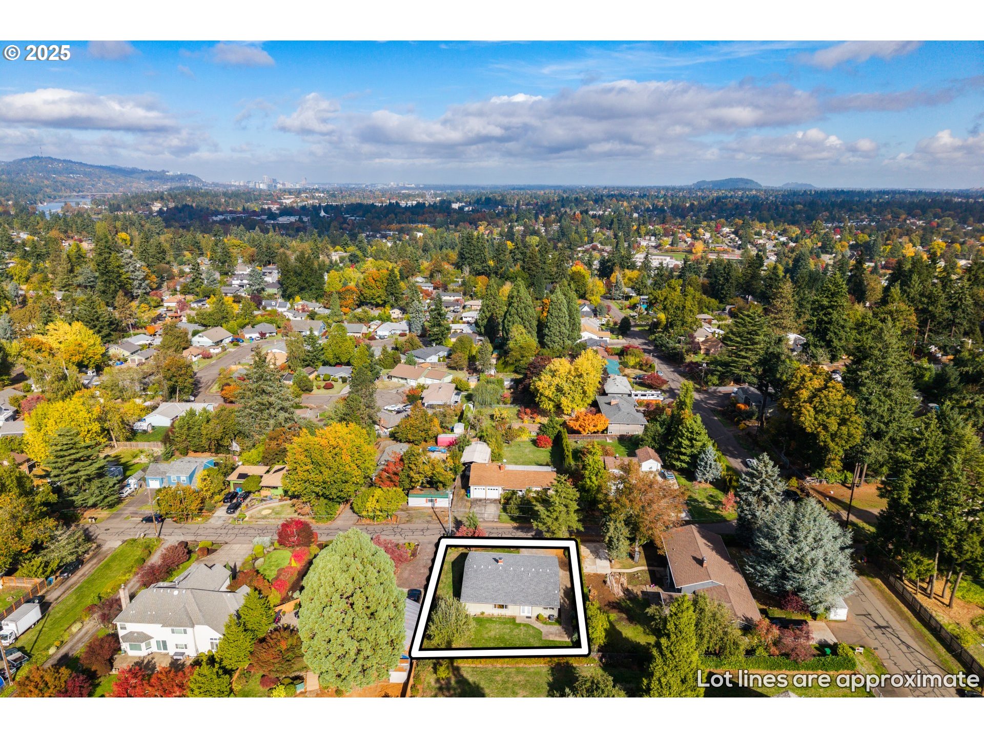 3396 Southeast Loeffelman Road Milwaukie, OR 97222 - Photo 36 of 41 a view of an ocean and city
