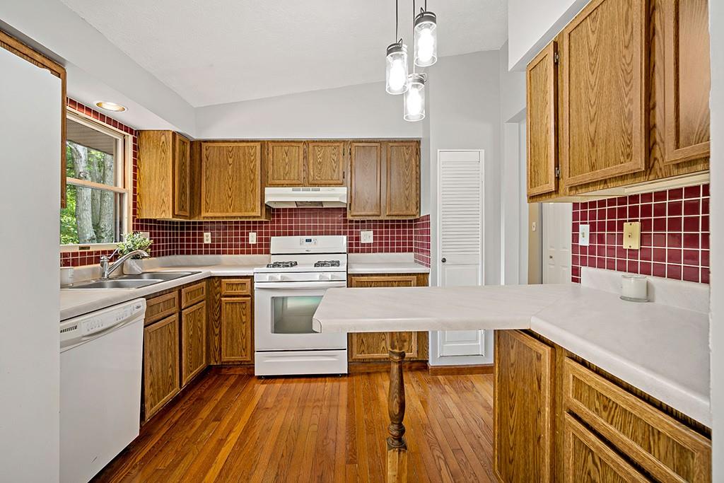 402 Meeting House Road Bridgeville, PA 15017 - Photo 6 of 25 Gallery Image 6