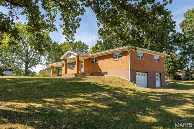 $259,900 | 2125 Barron Road, Poplar Bluff, MO 63901