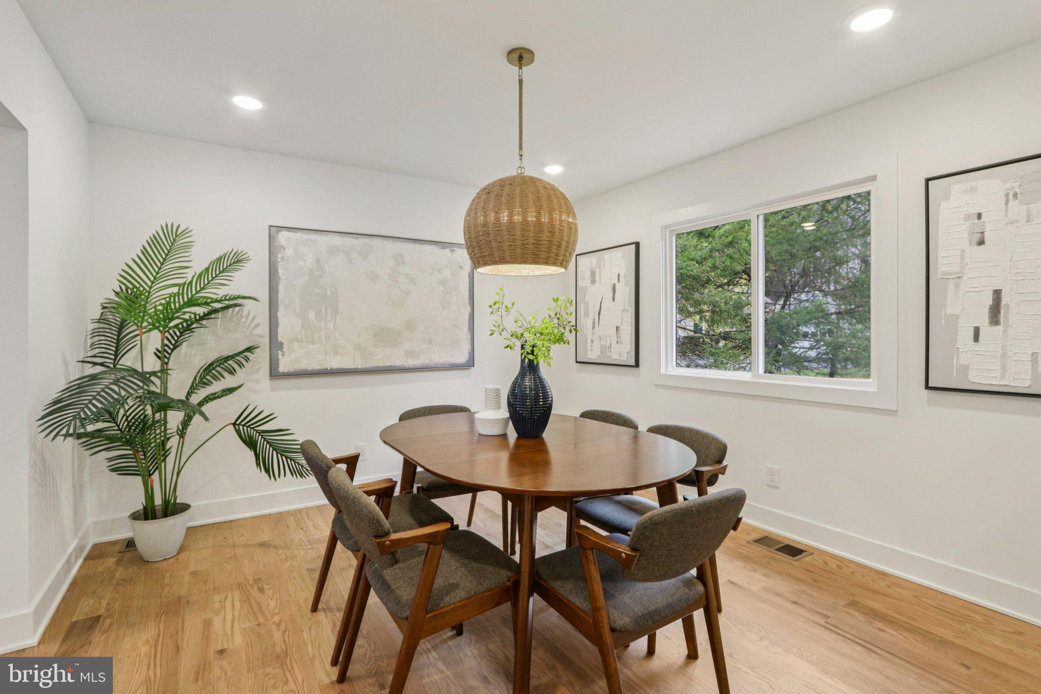 3004 North Wales Road Norristown, PA 19403 - Photo 13 of 44 a dining room with furniture and window