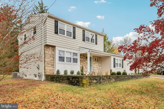 a front view of house with yard