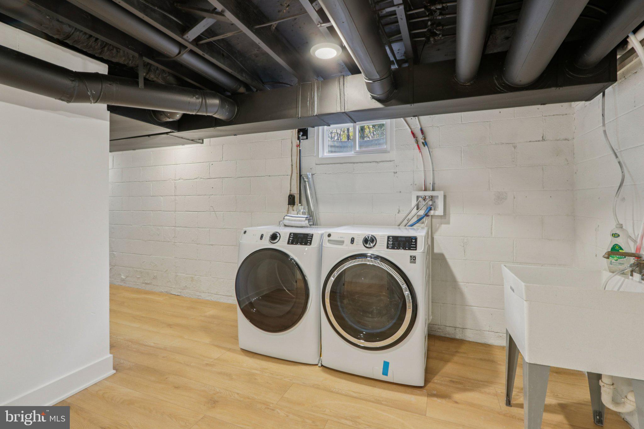 3004 North Wales Road Norristown, PA 19403 - Photo 39 of 44 a utility room with dryer and washer
