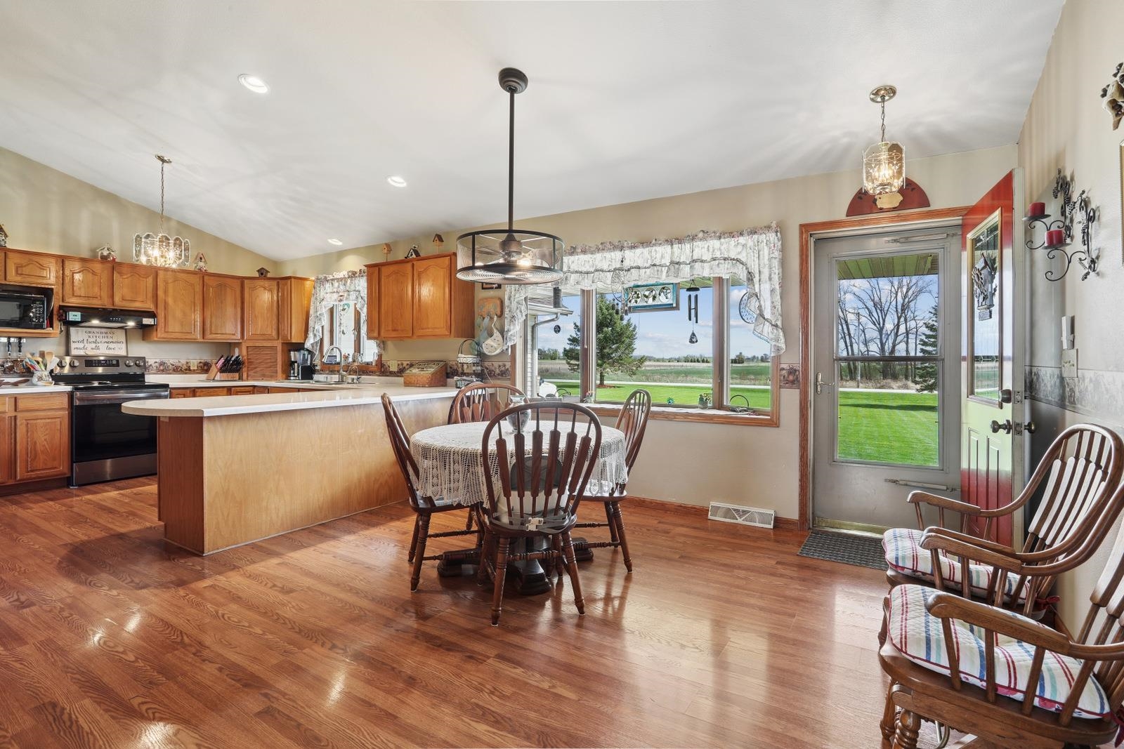 W2150 Crosstown Road Hilbert, WI 54129 - Photo 3 of 31