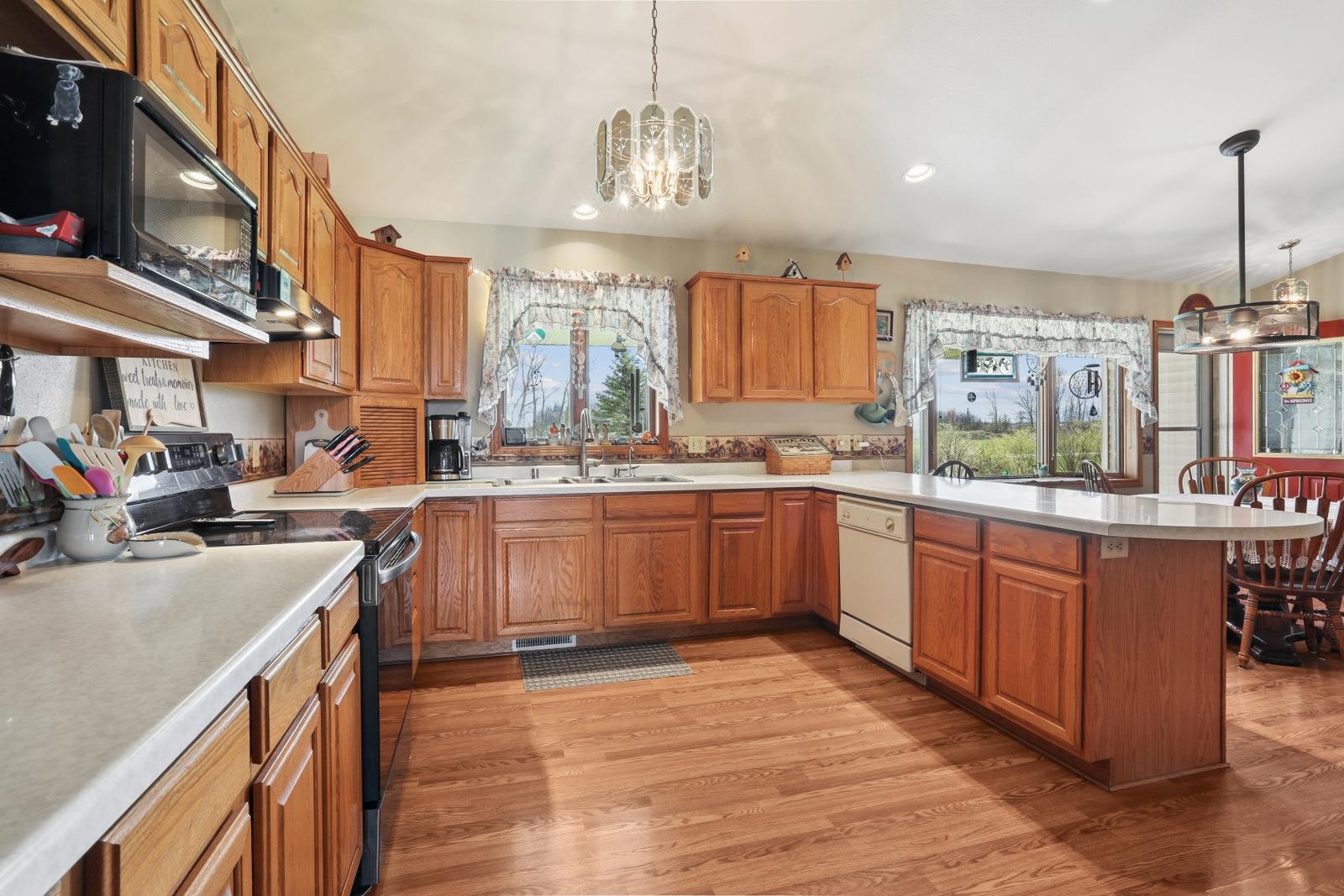 W2150 Crosstown Road Hilbert, WI 54129 - Photo 8 of 31