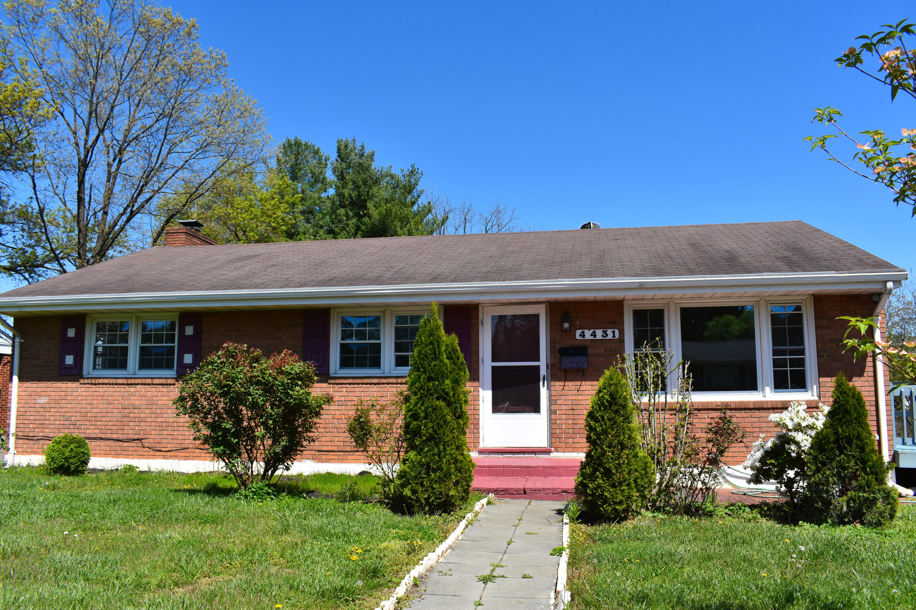 4431 Florist Road Roanoke, VA 24012 - Photo 1 of 29 DSC_0166