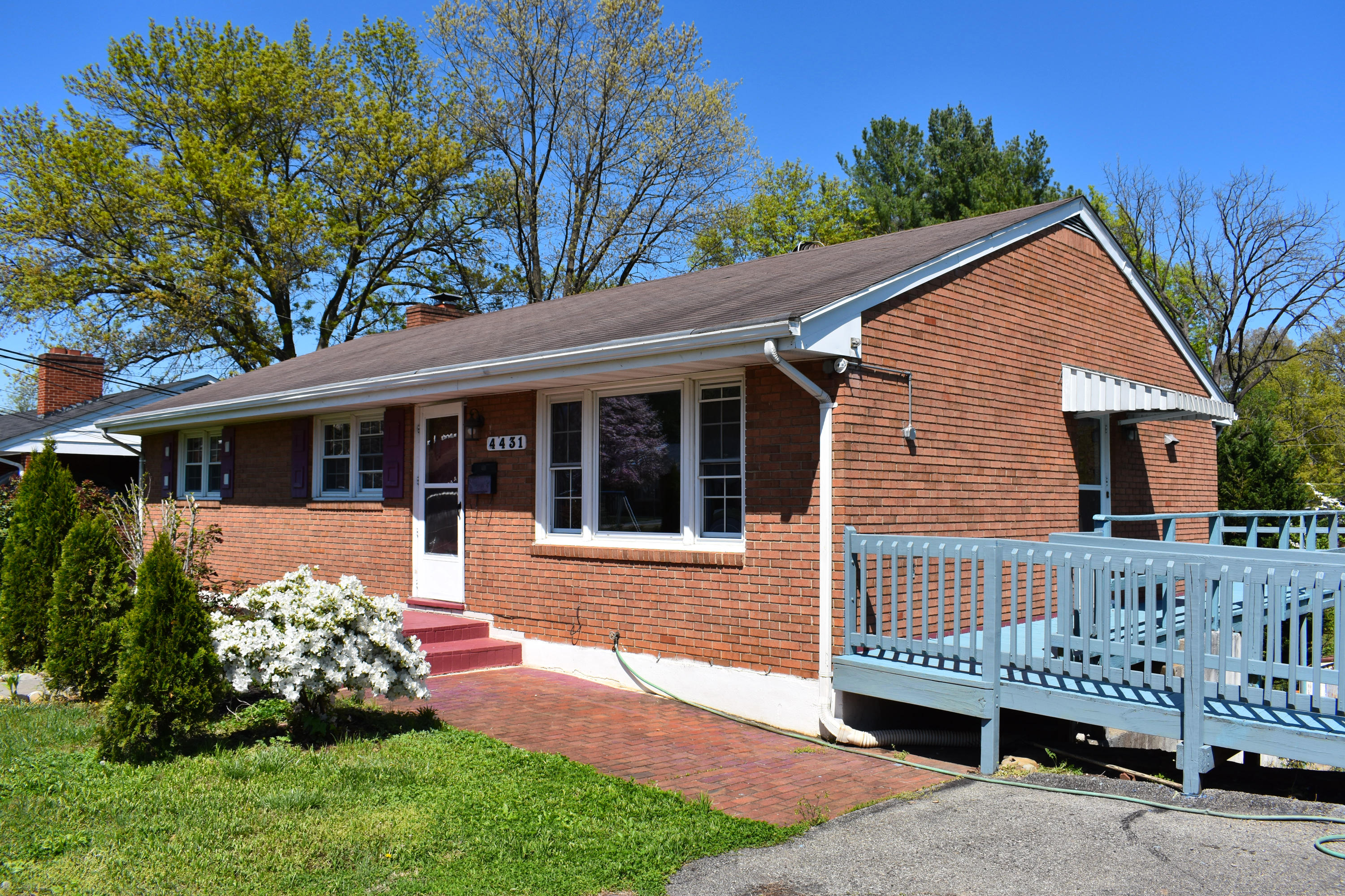 4431 Florist Road Roanoke, VA 24012 - Photo 4 of 29 DSC_0167