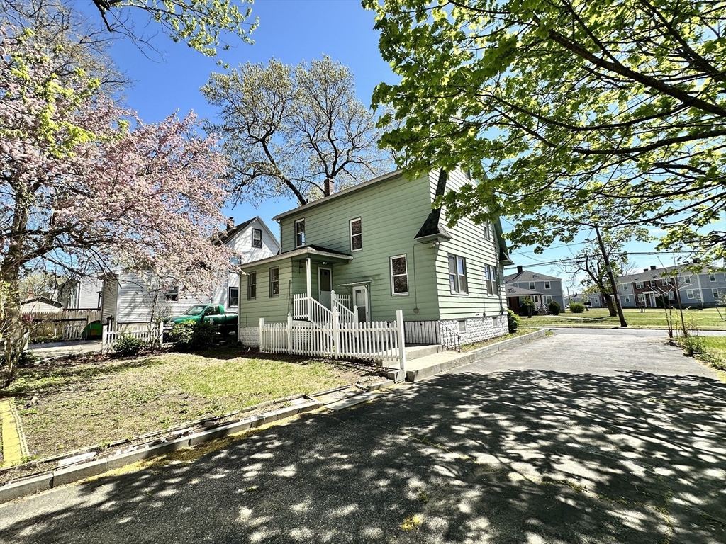 14 Aster Street Springfield, MA 01109 - Photo 6 of 38 Gallery Image 6
