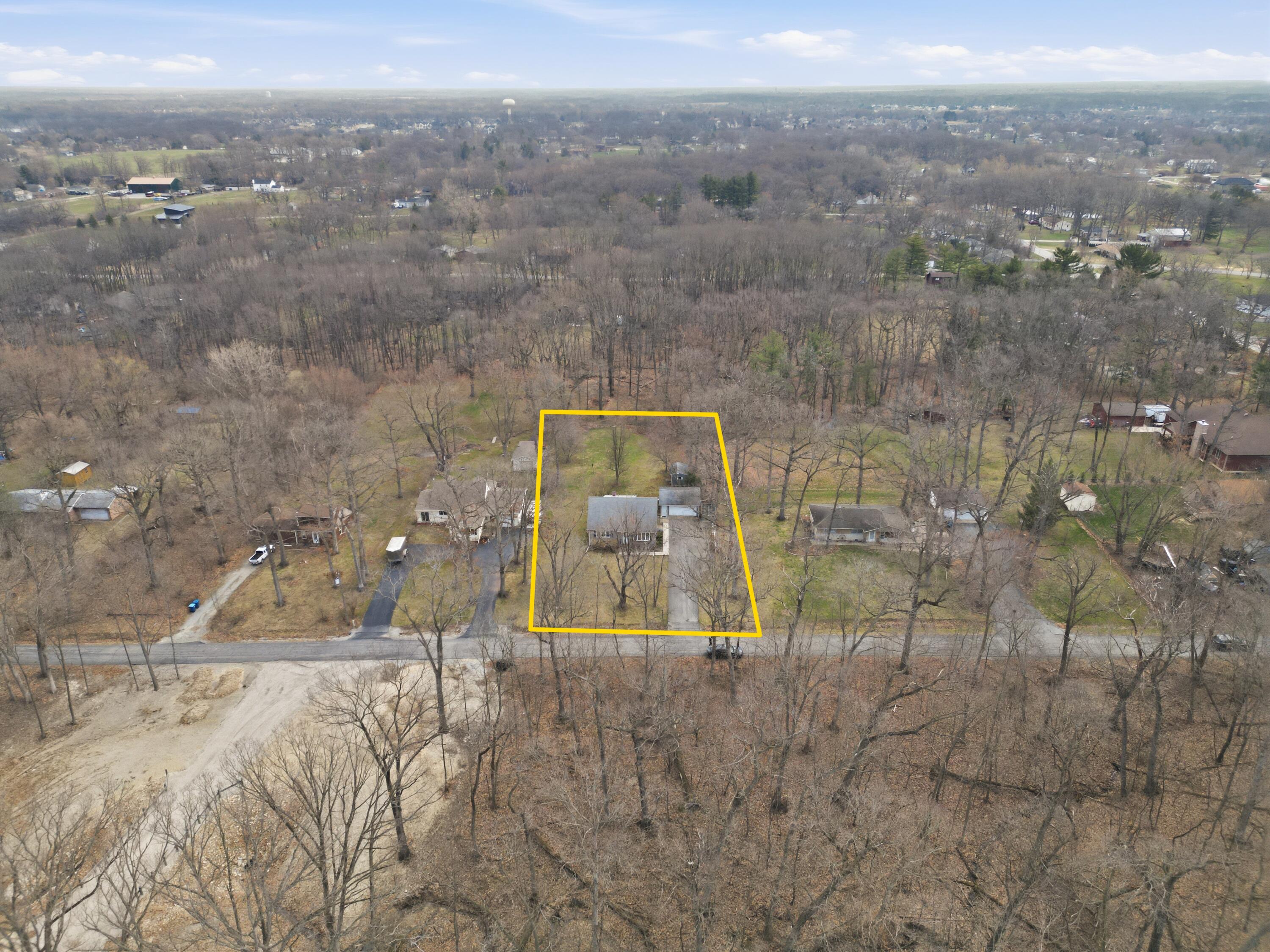 8951 State Line Road Dyer, IN 46311 - Photo 24 of 28 an aerial view of residential houses with outdoor space