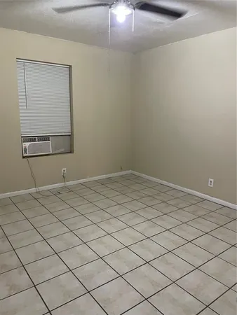 $1,150 | 419 Fisher Street, West Columbia, TX 77486
