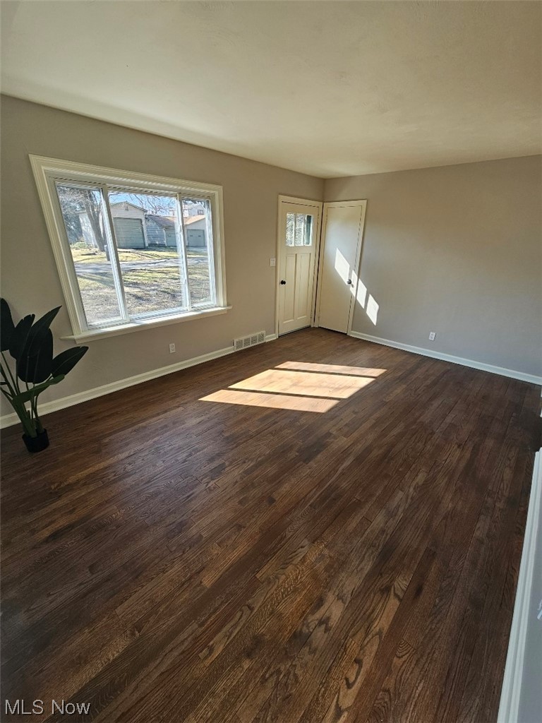 3439 Surrey Road Southeast Warren, OH 44484 - Photo 18 of 32 Front living room with refinished hardwood floors