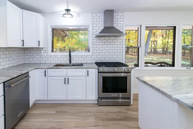 $524,999 | 16832 Bell Creek Lane, Livonia, MI 48154