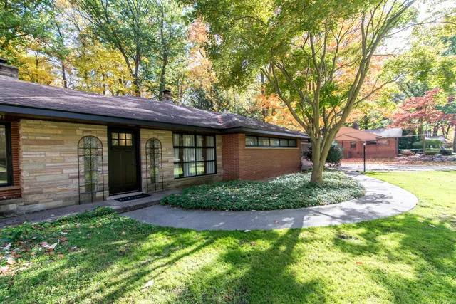 $524,999 | 16832 Bell Creek Lane, Livonia, MI 48154