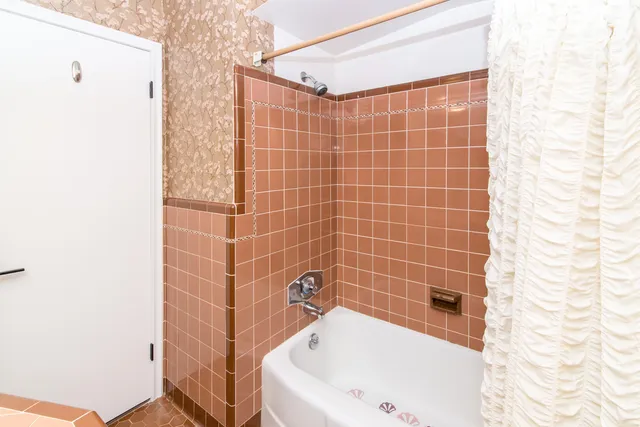 $524,999 | 16832 Bell Creek Lane, Livonia, MI 48154