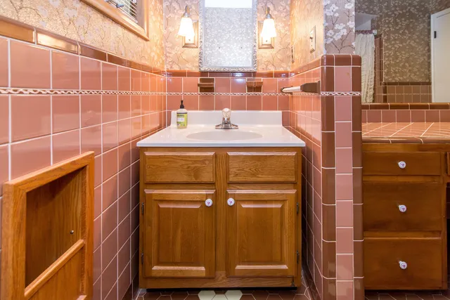 $524,999 | 16832 Bell Creek Lane, Livonia, MI 48154